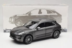 Porsche Macan Turbo 95B Grey Metallic Minichamps 1:18 110062501 Metall — Bild 8 von 8