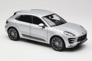 Porsche Macan Turbo 95B Silber Minichamps 1:18 110062504 Metall — Bild 6 von 8