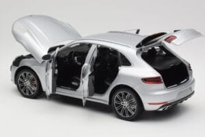 Porsche Macan Turbo 95B Silber Minichamps 1:18 110062504 Metall — Bild 7 von 8