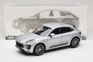 Porsche Macan Turbo 95B Silber Minichamps 1:18 110062504 Metall — Bild 8 von 8
