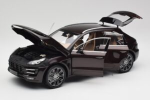 Porsche Macan 95B Turbo Mahagoni Metallic Minichamps 1:18 110062500 Metall — Bild 2 von 8