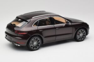Porsche Macan 95B Turbo Mahagoni Metallic Minichamps 1:18 110062500 Metall — Bild 3 von 8
