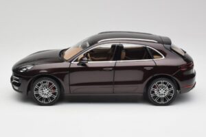 Porsche Macan 95B Turbo Mahagoni Metallic Minichamps 1:18 110062500 Metall — Bild 4 von 8