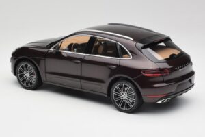 Porsche Macan 95B Turbo Mahagoni Metallic Minichamps 1:18 110062500 Metall — Bild 7 von 8