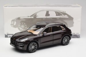 Porsche Macan 95B Turbo Mahagoni Metallic Minichamps 1:18 110062500 Metall — Bild 8 von 8