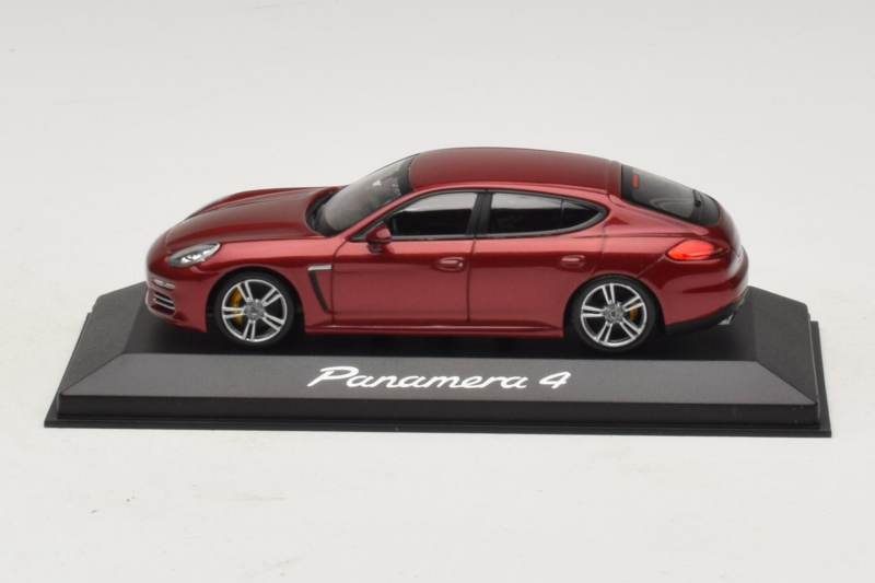 Porsche Panamera 970 4 Red Metallic Minichamps 1:43 WAP0201250E Metall