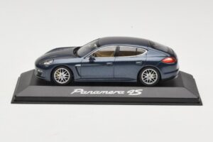 Porsche Panamera 970 4 Blau Metallic Minichamps 1:43 400068220 Metall