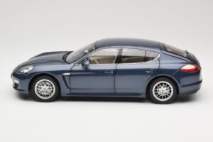 Porsche Panamera 970 S Blau Minichamps 1:18 WAP02100119 Metall — Bild 4 von 8
