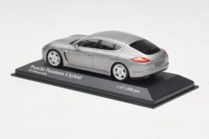 Porsche Panamera 970 S Hybrid Silber Minichamps 1:43 400068250 Metall — Bild 3 von 4