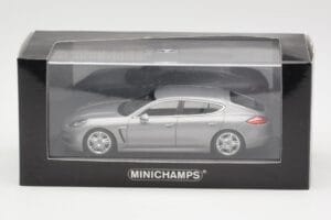 Porsche Panamera 970 S Hybrid Silber Minichamps 1:43 400068250 Metall — Bild 4 von 4