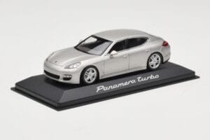 Porsche Panamera 970 Turbo Beige Minichamps 1:43 WAP0200519 Metall — Bild 2 von 4