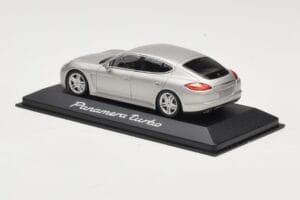 Porsche Panamera 970 Turbo Beige Minichamps 1:43 WAP0200519 Metall — Bild 3 von 4