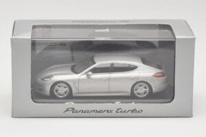 Porsche Panamera 970 Turbo Beige Minichamps 1:43 WAP0200519 Metall — Bild 4 von 4