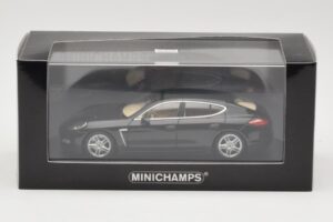 Porsche Panamera 970 Turbo Schwarz Metallic Minichamps 1:43 400068271 Metall — Bild 4 von 4
