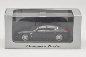 Porsche Panamera 970 Turbo Matt Black Minichamps 1:43 WAP0200270C Metall — Bild 4 von 4