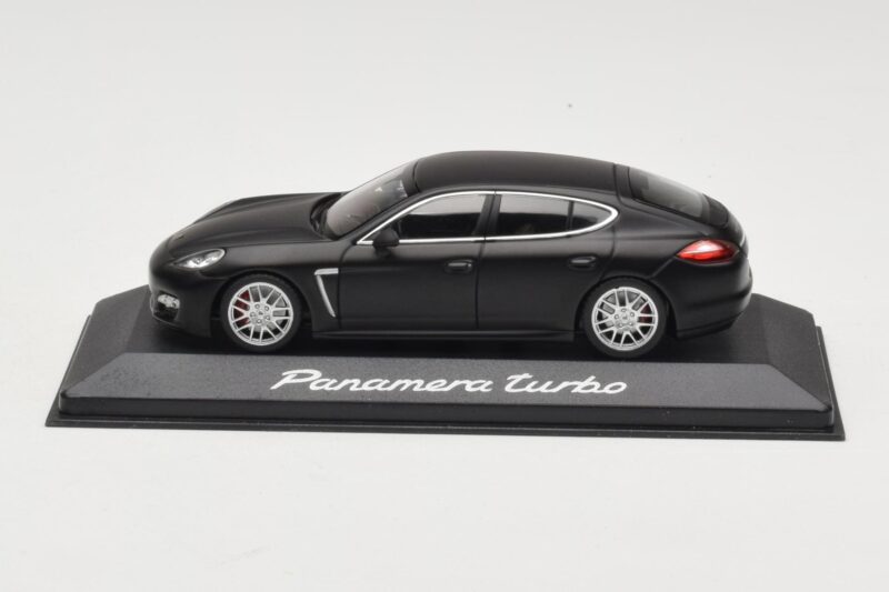 Porsche Panamera 970 Turbo Matt Black Minichamps 1:43 WAP0200270C Metall