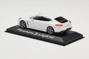 Porsche Panamera 970 S e-Hybrid Weiss Minichamps 1:43 WAP0207200E Metall — Bild 3 von 3