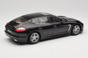 Porsche Panamera Turbo 970 Schwarz Maisto 1:18 36197 Metall — Bild 3 von 8