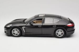Porsche Panamera Turbo 970 Schwarz Maisto 1:18 36197 Metall — Bild 4 von 8