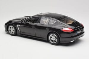 Porsche Panamera Turbo 970 Schwarz Maisto 1:18 36197 Metall — Bild 7 von 8