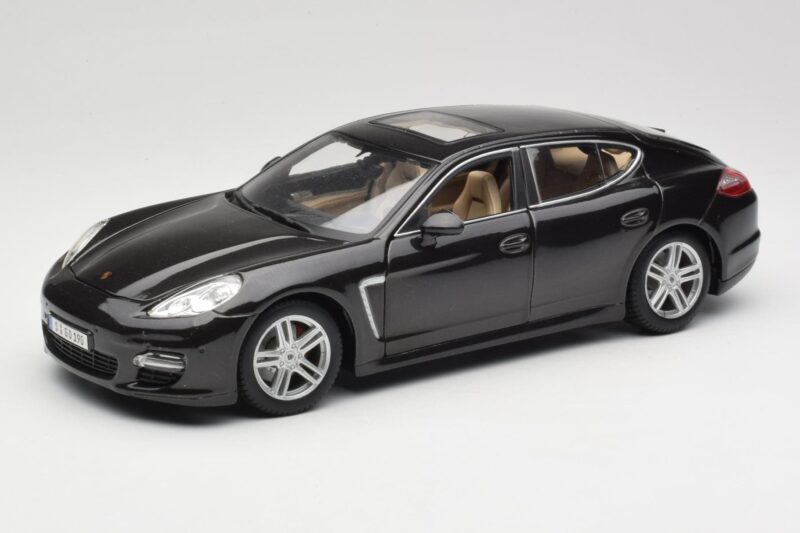 Porsche Panamera Turbo 970 Schwarz Maisto 1:18 36197 Metall
