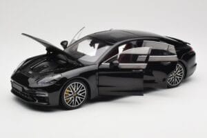 Porsche Panamera 971 Turbo S Schwarz Metallic Minichamps 1:18 113061076 Metall — Bild 2 von 8