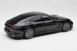 Porsche Panamera 971 Turbo S Schwarz Metallic Minichamps 1:18 113061076 Metall — Bild 3 von 8