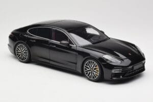 Porsche Panamera 971 Turbo S Schwarz Metallic Minichamps 1:18 113061076 Metall — Bild 6 von 8