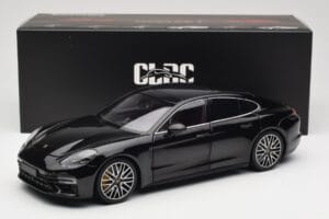 Porsche Panamera 971 Turbo S Schwarz Metallic Minichamps 1:18 113061076 Metall — Bild 8 von 8