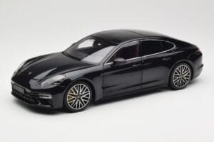 Porsche Panamera 971 Turbo S Blau Metallic Minichamps 1:18 113061075 Metall