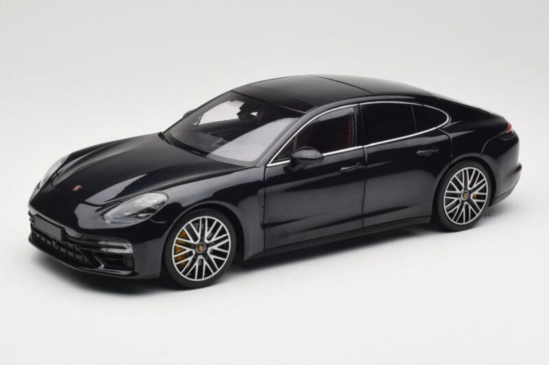 Porsche Panamera 971 Turbo S Blau Metallic Minichamps 1:18 113061075 Metall