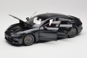 Porsche Panamera 971 Turbo S Grey Metallic Minichamps 1:18 113061073 Metall — Bild 2 von 8