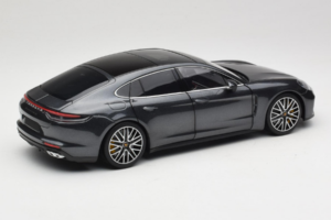 Porsche Panamera 971 Turbo S Grey Metallic Minichamps 1:18 113061073 Metall — Bild 3 von 8