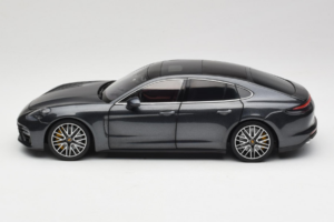 Porsche Panamera 971 Turbo S Grey Metallic Minichamps 1:18 113061073 Metall — Bild 4 von 8
