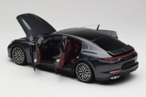 Porsche Panamera 971 Turbo S Grey Metallic Minichamps 1:18 113061073 Metall — Bild 5 von 8