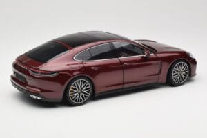 Porsche Panamera 971 Turbo S Rot Metallic Minichamps 1:18 113061077 Metall — Bild 3 von 8