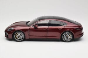 Porsche Panamera 971 Turbo S Rot Metallic Minichamps 1:18 113061077 Metall — Bild 4 von 8