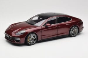 Porsche Panamera 971 Turbo S Rot Metallic Minichamps 1:18 113061077 Metall