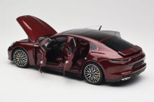 Porsche Panamera 971 Turbo S Rot Metallic Minichamps 1:18 113061077 Metall — Bild 5 von 8