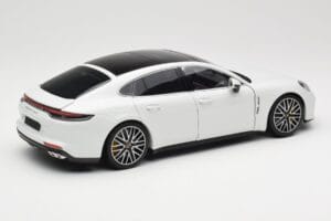 Porsche Panamera 971 Turbo S Weiß Metallic Minichamps 1:18 113061074 Metall — Bild 3 von 8