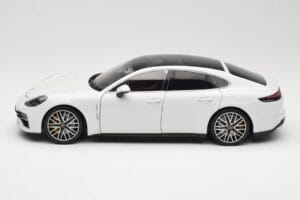 Porsche Panamera 971 Turbo S Weiß Metallic Minichamps 1:18 113061074 Metall — Bild 4 von 8