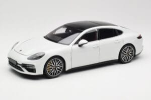 Porsche Panamera 971 Turbo S Weiß Metallic Minichamps 1:18 113061074 Metall