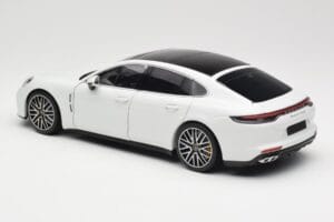 Porsche Panamera 971 Turbo S Weiß Metallic Minichamps 1:18 113061074 Metall — Bild 7 von 8