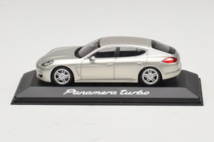 Porsche Panamera 970 Turbo Silber Minichamps 1:43 WAP02000519 Metall