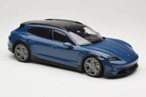 Porsche Taycan J1 Turbo S Cross Turismo Blau Minichamps 1:18 155069301 Metall — Bild 4 von 6