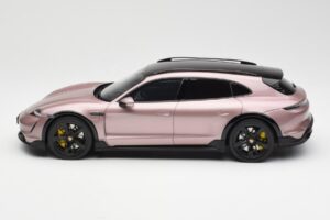 Porsche Taycan Turbo S Cross Turismo Metallic Pink GT Spirit 1:18 GT440 Resin — Bild 3 von 6