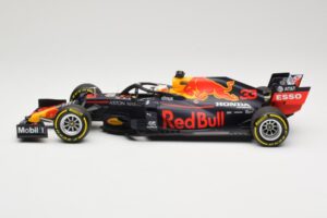 Red Bull Racing RB16 #33 M. Verstappen Winner 70th Anniversary GP 2020 Minichamps 1:18 110200533 Metall — Bild 3 von 6