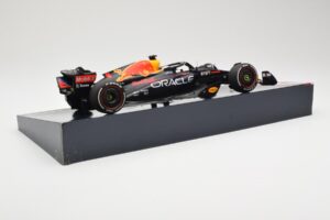 Red Bull Racing RB18 #1 M. Verstappen Winner Austin GP 2022 Minichamps 1:18 113222901 Metall — Bild 3 von 6