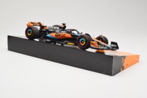 Red Bull Racing RB18 #1 M. Verstappen Winner Austin GP 2022 Minichamps 1:18 113222901 Metall — Bild 4 von 6
