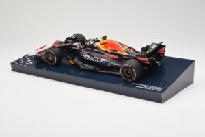 Red Bull Racing RB18 #1 M. Verstappen Winner Austin GP 2022 Minichamps 1:18 113222901 Metall — Bild 5 von 6